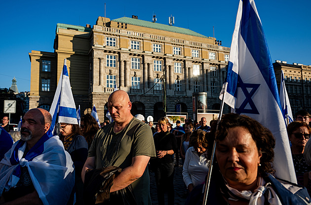 Praha si připomněla třetí výročí útoku Hamásu. Vzpomínali Šťastný i Svoboda