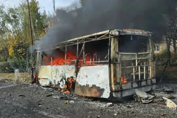 Ruský útok na autobusy v Kramatorsku má desítky obětí