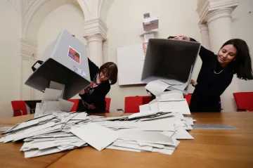 V obecních volbách zbývají sečíst setiny procenta v Praze