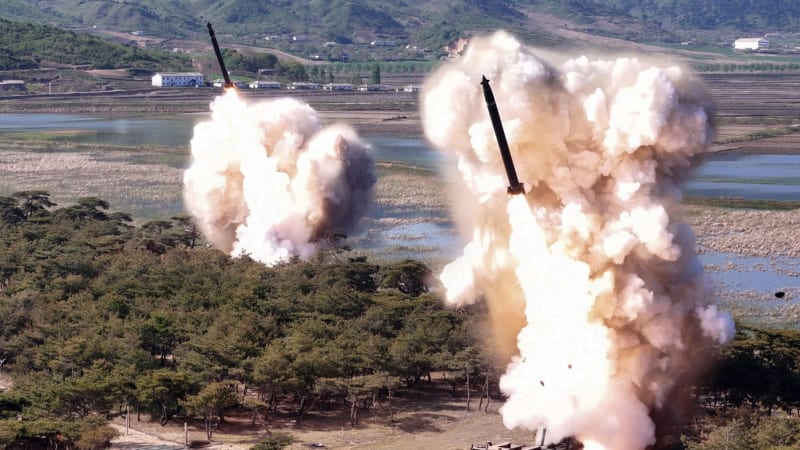 Odveta za test klouzavých střel. Severní Korea odpálila další balistické rakety