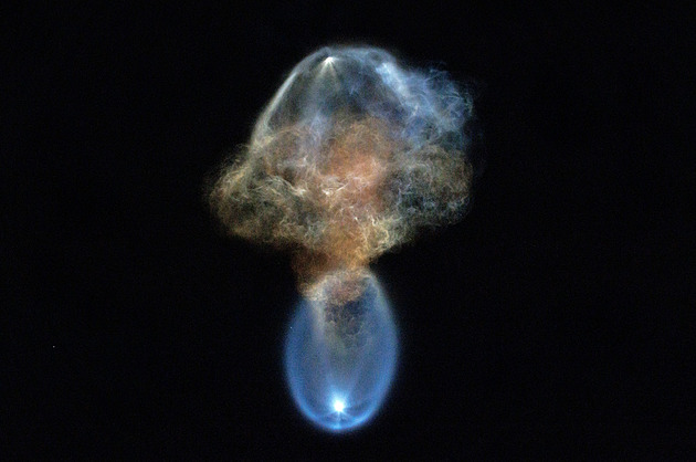 Vesmírná medúza nad Floridou. Raketa SpaceX vytvořila na obloze divadlo