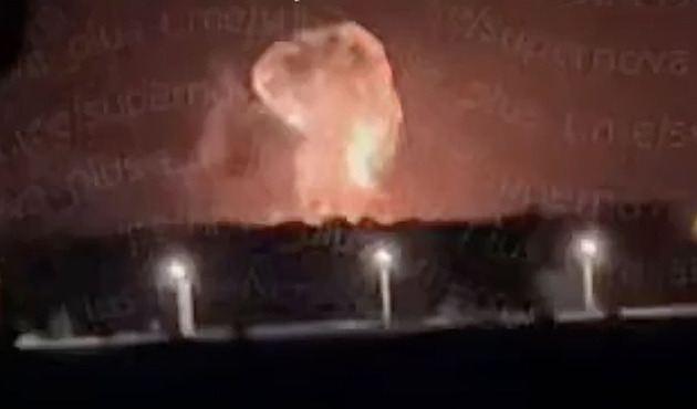 A už zase hoří. Ukrajinci udeřili na rafinerii v Rjazani, zničili i bombardéry