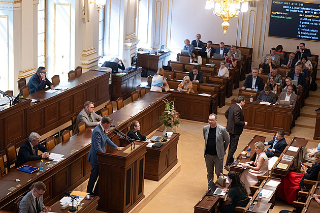 Poslanci projednají tresty za týrání zvířat i nižší podpory v nezaměstnanosti