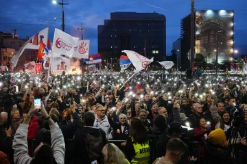 Studentské hnutí v Srbsku před volbami podpořily statisíce lidí, píše AP