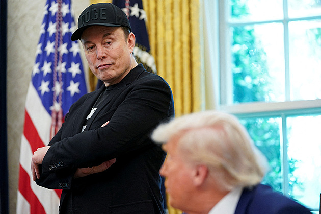 Musk obnovil Ukrajině přístup ke Starlinku, tvrdí Trump