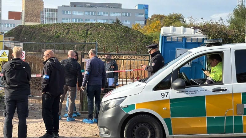 Hrůzný nález na staveništi v Praze: Vyloučena není vražda, případ řeší 1. oddělení