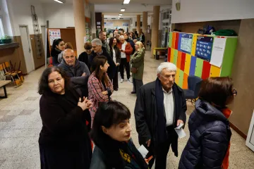 Srbové hlasují v předčasných parlamentních volbách