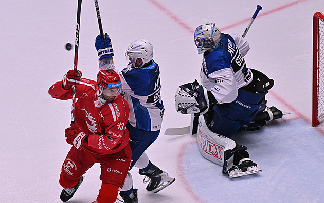Kometa – Třinec: Kde sledovat extraligu živě, sázkové kurzy a statistiky