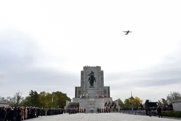 Pietní akt na Vítkově připomněl výročí vzniku Československa. Pavel jmenoval nové generály